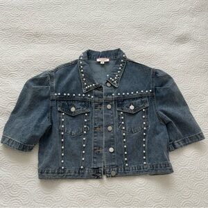 Jean jacket 💙 pearls & cropped